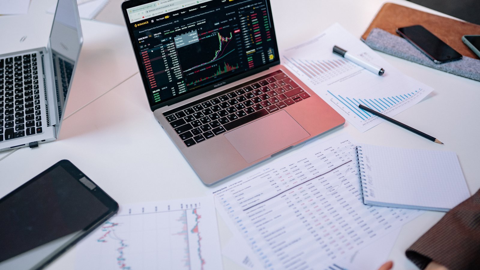 Análisis de mercado con gráficos y documentación